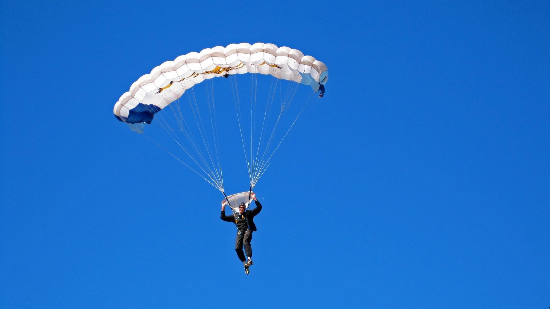 罗马诺独家，拜仁持续追逐恩昆库，财政压力成转会关键障碍