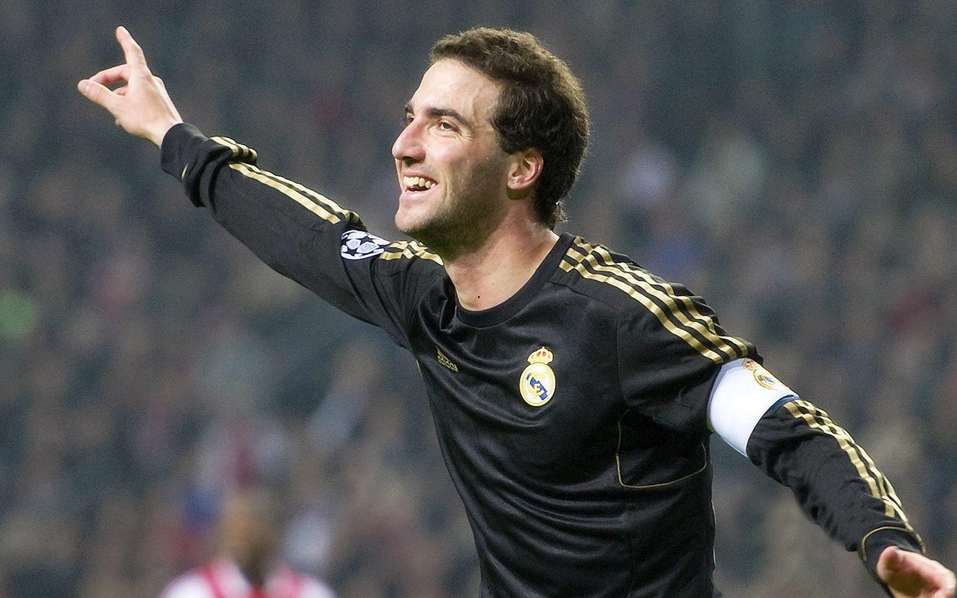 拜仁夏窗锁定多特新星吉滕斯 黄黑军团强硬表态，绝不放人