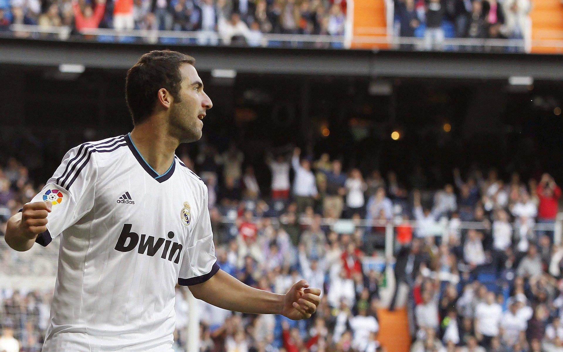 法甲争冠格局骤变，朗斯主场狂飙九连胜筑铜墙，欧塞尔残阵溃败客场陷降级深渊